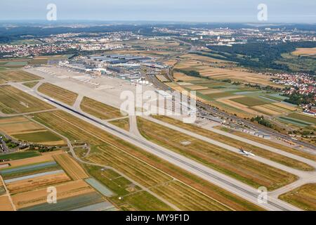 Stuttgart, Deutschland - 2. September 2016: Luftbild vom Flughafen Stuttgart (STR) in Deutschland. | Verwendung weltweit Stockfoto