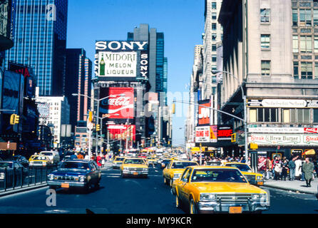 1986 Blick auf den Times Square, New York City, USA Stockfoto