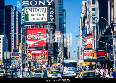 1986 Blick auf den Times Square, New York City, USA Stockfoto