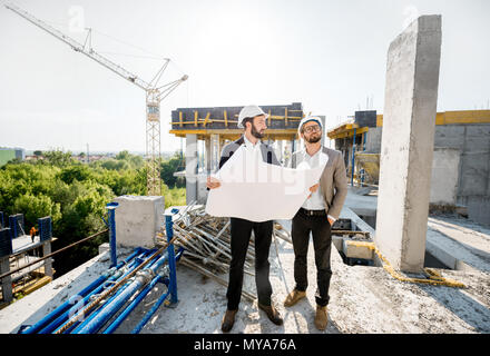 Ingenieure arbeiten an der Struktur Stockfoto