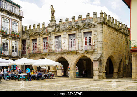 Altes Rathaus von Oliveira Square, dem historischen Zentrum von Guimaraes, Portugal. Stockfoto