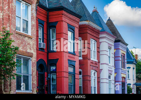 Bunte Reihe Häuser in Shaw, Washington, DC Stockfoto