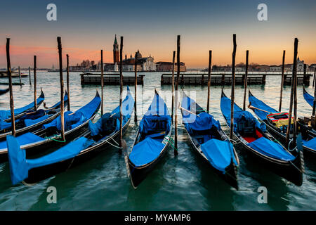 Gondeln günstig aus, Markusplatz, Venedig, Italien Stockfoto