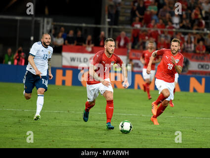 Innsbruck, Österreich - 30. Mai 2018. Österreichische Spieler Marko Arnautovic und Guido Burgstaller mit Russischen Verteidiger Fedor Kudryashov beim Internationalen Stockfoto