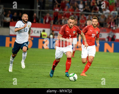 Innsbruck, Österreich - 30. Mai 2018. Österreichische Spieler Marko Arnautovic und Guido Burgstaller mit Russischen Verteidiger Fedor Kudryashov beim Internationalen Stockfoto