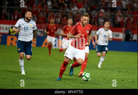 Innsbruck, Österreich - 30. Mai 2018. Österreichischer Spieler Marko Arnautovic gegen russische defender Fedor Kudryashov beim Internationalen freundlich Österreich vs. Stockfoto