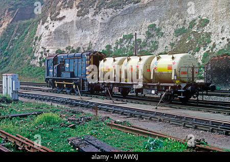 Eine Klasse 09 diesel Rangierlokomotive Nummer 09002 ist im Rangierdienst in Dover Stadt Hof am 11. Juli 1989. Stockfoto