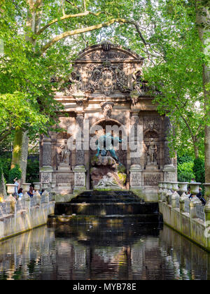 Fontaine de Marie Medicis (Medici Brunnen) in den Luxemburg Gärten - Paris, Frankreich Stockfoto