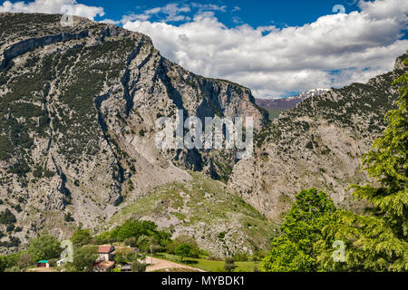 Gole del Raganello (raganello Schlucht), Blick von San Lorenzo Bellizzi, südlichen Apennin, Nationalpark Pollino, Kalabrien, Italien Stockfoto