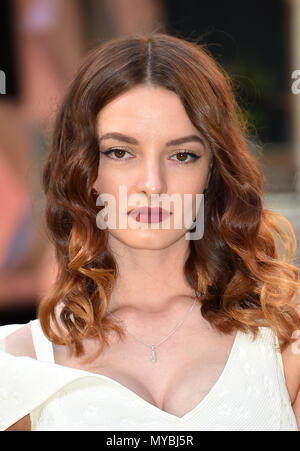 Dakota Blue Richards für Königliche Akademie der Künste Sommer Ausstellung Vorschau Party 2018 Ankunft in Burlington House, London. Stockfoto