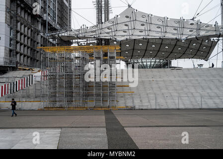 La Défense, Paris 2016 Gerüst unter Grande Arche Stockfoto