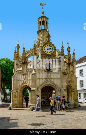 Chichester Kreuz, ein prächtiges Denkmal im Jahre 1501 im Herzen der Stadt an der Kreuzung von 4 Straßen. Stockfoto