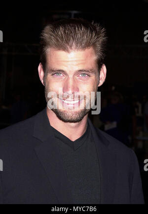 09 Aug 2000, Las Vegas, Nevada, USA ----- Casper Van Dien an der VSDA (Video). 07/09/00 - Las Vegas, NV --- Bild von: © MichelB/USACasper Van Dien Red Carpet Event, Vertikal, USA, Filmindustrie, Prominente, Fotografie, Bestof, Kunst, Kultur und Unterhaltung, Topix Prominente Fashion/Vertikal, Besten, Event in Hollywood Leben - Kalifornien, Roter Teppich und backstage, USA, Film, Stars, Film Stars, TV Stars, Musik, Promis, Fotografie, Bestof, Kunst, Kultur und Unterhaltung, Topix, vertikal, eine Person, Anfrage tsuni@Gamma-USA.com, headshot, portra Stockfoto