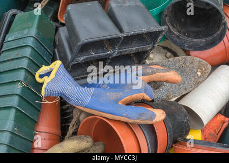 Masse der Blumentöpfe / Gartenarbeit Material - Metapher für die Gartenarbeit, Gartenhäuschen, Garten/Gartenbau Tipps. Stockfoto