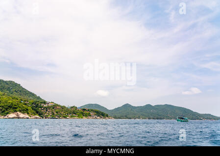 Wunderschöne natürliche Landschaft von Koh Tao und dem blauen Meer im Sommer an den Golf von Thailand, Ko Pha-ngan, Provinz Surat Thani, Thailand Stockfoto