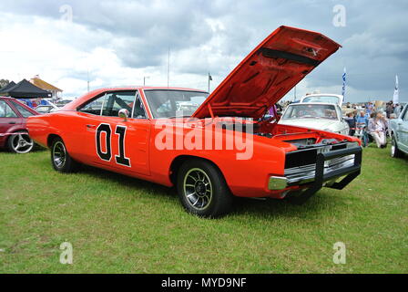 "Der General Lee "Herzöge von Hazzard 1969 Dodge Charger integrierten Lüfter Replik auf Anzeige an der Englischen Riviera Classic Car Show, Torquay, Devon, England. Stockfoto