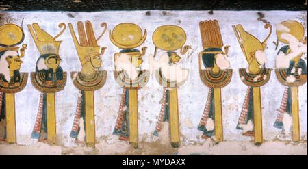 . Englisch: Star Muster; göttliche Standards. Szene aus dem Grab von Ramses III. (KV 11). Neues Reich, Dynastie 20, Ramses III. Unbekannt 142 göttlichen Normen (KV 11) Stockfoto