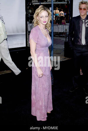 18 Aug 2000, Los Angeles, Kalifornien, USA --- Kathryn Towne am "Was liegt unter 'Premiere. 7/18/00 - Los Angeles, CA -- Bild von: ©. /USAKathryn Towne Red Carpet Event, Vertikal, USA, Filmindustrie, Prominente, Fotografie, Bestof, Kunst, Kultur und Unterhaltung, Topix Prominente Fashion/Vertikal, Besten, Event in Hollywood Leben - Kalifornien, Roter Teppich und backstage, USA, Film, Stars, Film Stars, TV Stars, Musik, Promis, Fotografie, Bestof, Kunst, Kultur und Unterhaltung, Topix, vertikal, eine Person, Anfrage tsuni@Gamma-USA.com, Mode, Ful Stockfoto