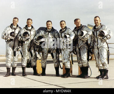 Die X-15 Flight Crew, von Links nach Rechts: Air Force Captain Joseph H. Engle, Air Force Major Robert A. Rushworth, NASA-Pilot John 'Jack' McKay, Air Force Major William J. "Pete" Ritter, NASA-Pilot Milton O. Thompson, und der NASA pilot Bill Dana. Stockfoto