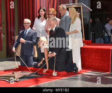Kristin Chenoweth Kristin Chenoweth Star 011 mit einem Stern auf dem Hollywood Walk of Fame in Los Angeles geehrt. Vor dem Pantage Theater. Juli 24, 2015 Kristin Chenoweth Star 011 Veranstaltung in Hollywood Leben - Kalifornien, Red Carpet Event, USA, Filmindustrie, Prominente, Fotografie, Bestof, Kunst, Kultur und Unterhaltung, Topix prominente Mode, Besten, Hollywood Leben, Event in Hollywood Leben - Kalifornien, Film Stars, TV Stars, Musik, Promis, Topix, Bestof, Kunst, Kultur und Unterhaltung, Fotografie, Anfrage tsuni@Gamma-USA.com, Kredit Tsuni/USA, geehrt mit Stockfoto