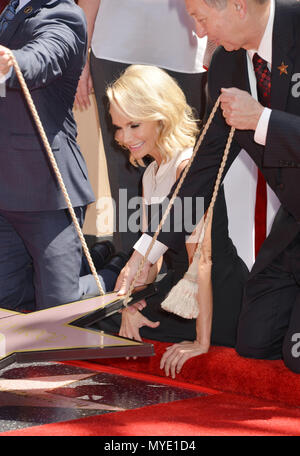 Kristin Chenoweth Kristin Chenoweth Star 043 mit einem Stern auf dem Hollywood Walk of Fame in Los Angeles geehrt. Vor dem Pantage Theater. Juli 24, 2015 Kristin Chenoweth Star 043 Veranstaltung in Hollywood Leben - Kalifornien, Red Carpet Event, USA, Filmindustrie, Prominente, Fotografie, Bestof, Kunst, Kultur und Unterhaltung, Topix prominente Mode, Besten, Hollywood Leben, Event in Hollywood Leben - Kalifornien, Film Stars, TV Stars, Musik, Promis, Topix, Bestof, Kunst, Kultur und Unterhaltung, Fotografie, Anfrage tsuni@Gamma-USA.com, Kredit Tsuni/USA, geehrt mit Stockfoto