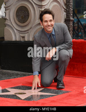 {Filename base} bei Paul Rudd Stern auf dem Hollywood Walk of Fame in Los Angeles. Juli 1, 2015 Paul Rudd - Star 015 Veranstaltung in Hollywood Leben - Kalifornien, Red Carpet Event, USA, Filmindustrie, Prominente, Fotografie, Bestof, Kunst, Kultur und Unterhaltung, Topix prominente Mode, Besten, Hollywood Leben, Event in Hollywood Leben - Kalifornien, Film Stars, TV Stars, Musik, Promis, Topix, Bestof, Kunst, Kultur und Unterhaltung, Fotografie, Anfrage tsuni@Gamma-USA.com, Kredit Tsuni/USA, ausgezeichnet mit einem Stern auf dem Hollywood Walk ofFame in Los Angeles, 2015 Stockfoto