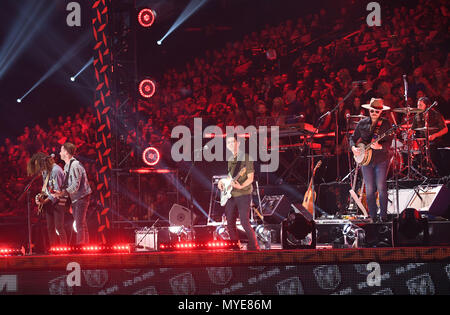 Nashville, TN, USA. 6. Juni, 2018. 06 Juni 2018 - Nashville, Tennessee - LANco. 2018 CMT Music Awards statt bei Bridgestone Arena. Foto: Laura Farr/AdMedia Credit: Laura Farr/AdMedia/ZUMA Draht/Alamy leben Nachrichten Stockfoto