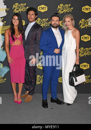 Nashville, TN, USA. 6. Juni, 2018. 06 Juni 2018 - Nashville, Tennessee - Abby Recht, Dan Smyers und Shay Mooney Dan Shay, und Hannah Billingsley. 2018 CMT Music Awards statt bei Bridgestone Arena. Foto: Laura Farr/AdMedia Credit: Laura Farr/AdMedia/ZUMA Draht/Alamy leben Nachrichten Stockfoto