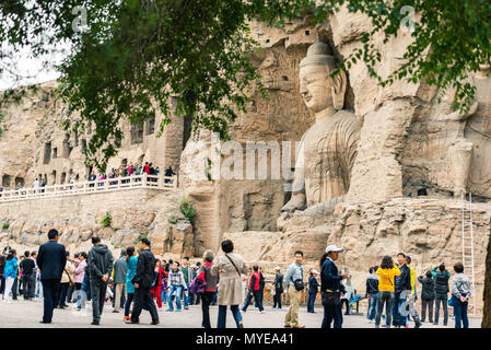 Daton, Daton, China. 6. Juni, 2018. Datong, China, 6. Juni 2018: Die yungang Grotten, früher Wuzhoushan Grotten, sind alte chinesische buddhistische Tempel, Grotten in der Nähe der Stadt Datong in der Provinz Shanxi. Sie sind ausgezeichnete Beispiele für die aus dem Felsen gehauenen Architektur und einer der drei berühmtesten antiken Buddhistischen skulpturale Websites von China. Die anderen sind Longmen und Mogao. Credit: SIPA Asien/ZUMA Draht/Alamy leben Nachrichten Stockfoto