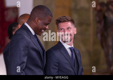 Lissabon, Portugal. 6. Juni, 2018. Portugals Mittelfeldspieler Adrien Silva (23) (R) und der Portugiesischen Mittelfeldspieler William Carvalho (14) (L) während der Portugal Wm 2018 Kader Rezeption © Alexandre de Sousa/Alamy leben Nachrichten Stockfoto