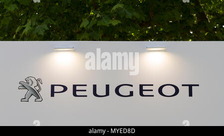 Torino, Italien. 7. Juni 2018. Peugeot Logo. 2018 Edition von Parco Valentino Auto show hosts Autos vieler Automobilhersteller und Konstrukteure in Valentino Park in Turin, Italien Quelle: Marco Destefanis/Alamy leben Nachrichten Stockfoto