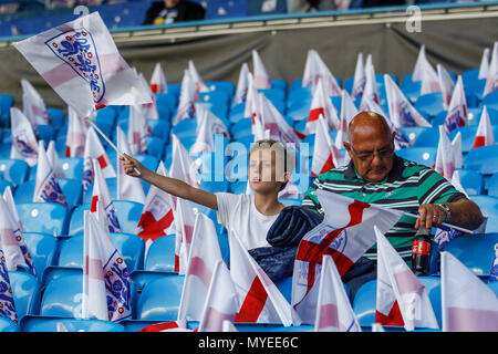 Leeds, Großbritannien. 7 Jun, 2018. England Fans vor dem Internationalen Freundschaftsspiel zwischen England und Costa Rica an der Elland Road am 7. Juni 2018 in Leeds, England. (Foto von Daniel Chesterton/phcimages) Credit: PHC Images/Alamy leben Nachrichten Stockfoto