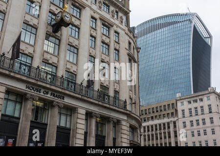 London, Großbritannien. 7 Jun, 2018. House of Fraser, die High Street Einzelhändler zu schließen Es der Londoner Oxford Street Store mit dem Verlust von über 6.000 Arbeitsplätzen in 31 Filialen im ganzen Land. Umstrukturierung durch die chinesischen Eigentümer. Hohe Mieten für Räume und Preise sowie eine Abwertung des Pfund gegenüber anderen Währungen und zum Shopping im Internet sind alle Ursachen in den Untergang der Einzelhandelskette. Quelle: Steve Hawkins Fotografie/Alamy leben Nachrichten Stockfoto