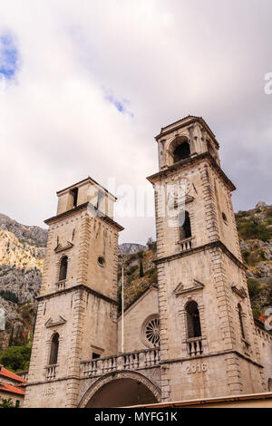 Zwei Clock Towers und alten Gebäuden Stockfoto