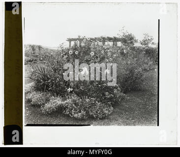 Grau Gärten, Robert Carmer Hill House, Lily Pond Lane, East Hampton, New York. Pergola Stockfoto