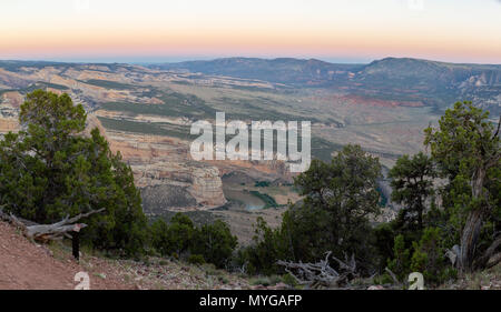 Blick auf Steamboat Rock und Jenny Lind Rock im Dinosaur National Park, Colorado. Stockfoto