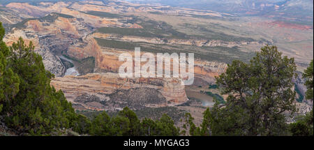 Blick auf Steamboat Rock und Jenny Lind Rock im Dinosaur National Park, Colorado. Stockfoto