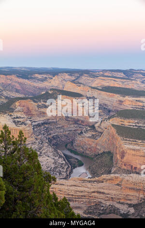 Blick auf Steamboat Rock und Jenny Lind Rock im Dinosaur National Park, Colorado. Stockfoto