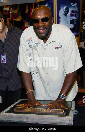 Isaac Hayes war in die Hollywood Rockwalk im Guitar Center in Los Angeles eingesetzt. November 4, 2004. - 07 - HayesIsaac005.jpg 07-HayesIsaac 005 Veranstaltung in Hollywood Leben - Kalifornien, Red Carpet Event, USA, Filmindustrie, Prominente, Fotografie, Bestof, Kunst, Kultur und Unterhaltung, Topix prominente Mode, Besten, Hollywood Leben, Event in Hollywood Leben - Kalifornien, Film Stars, TV Stars, Musik, Promis, Topix, Bestof, Kunst, Kultur und Unterhaltung, Fotografie, Anfrage tsuni@Gamma-USA.com, Kredit Tsuni/USA, geehrt mit Hand- und Fußabdruck i Stockfoto