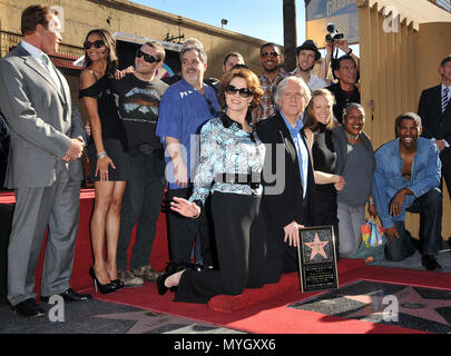 James Cameron cast Avatar Zoe Saldana Sam Worthington + Arnold Schwarzenegger Sigourney Weaver - James Cameron geehrt mit einem Stern auf dem Hollywood Walk of Fame in Los Angeles. Der Stern ist vor dem ägyptischen Theater.08 James Cameron cast Avatar 08 Veranstaltung in Hollywood Leben - Kalifornien, Red Carpet Event, USA, Filmindustrie, Prominente, Fotografie, Bestof, Kunst, Kultur und Unterhaltung, Topix prominente Mode, Besten, Hollywood Leben, Event in Hollywood Leben - Kalifornien, Film Stars, TV Stars, Musik, Promis, Topix, Bestof, Kunst, Kultur und Unterhaltung, Stockfoto