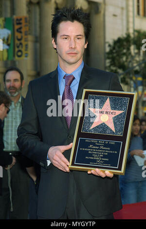 Keanu Reeves erhielt einen Stern auf dem Hollywood Walk of Fame in Los Angeles. 31. Januar 2005. - 09 - KeanuReeves star.jpg 09-KeanuReeves Star Event in Hollywood Leben - Kalifornien, Red Carpet Event, USA, Filmindustrie, Prominente, Fotografie, Bestof, Kunst, Kultur und Unterhaltung, Topix prominente Mode, Besten, Hollywood Leben, Event in Hollywood Leben - Kalifornien, Film Stars, TV Stars, Musik, Promis, Topix, Bestof, Kunst, Kultur und Unterhaltung, Fotografie, Anfrage tsuni@Gamma-USA.com, Kredit Tsuni/USA, ausgezeichnet mit einem Stern auf dem Hollywood Walk Stockfoto