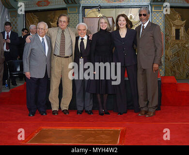 Sherry Lansing verewigen auf dem Vorplatz des Chinese Theatre in Los Angeles. 16. Februar 2005. Die Teilnahme an: Johnny Grant, Bürgermeister von Hollywood, William Friedkin, Jack Valenti, Diane Keaton und Morgan Freeman. - FriedkinLansingFreeman..011..011 jpgFriedkinLansingFreeman. Event in Hollywood Leben - Kalifornien, Red Carpet Event, USA, Filmindustrie, Prominente, Fotografie, Bestof, Kunst, Kultur und Unterhaltung, Topix prominente Mode, Besten, Hollywood Leben, Event in Hollywood Leben - Kalifornien, Film Stars, TV Stars, Musik, Promis, Topix, Bestof, Kunst Stockfoto