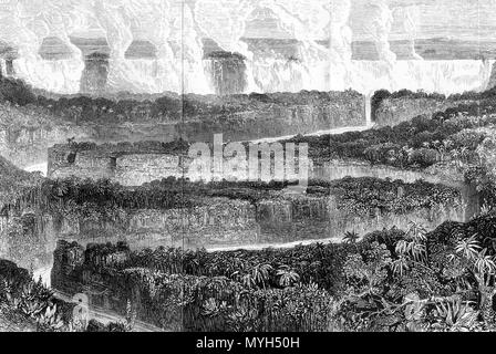 . Englisch: Vogelperspektive des Großen Katarakte des Sambesi (genannt Mosioatunya oder Victoria Falls) und des Zick-zack-Schlucht unterhalb der Fälle, durch die der Fluss austritt. "Wir gingen am nächsten Morgen, den 9. August 1860, den Victoria Falls zu sehen. Mosi-oa-Tunya ist der Makololo Name und bedeutet Rauch zu klingen. . Die wir in Kanus. . Wir landeten an der Spitze der Garden Island, die in der Mitte des Flusses und auf die Lippe von den Wasserfällen gelegen ist. Bei Erreichen, dass Lippe, und Peering über die schwindelerregende Höhe, das von der wunderbaren und einzigartigen Charakter des prächtigen Kaskade auf einmal auf uns. Ich Stockfoto
