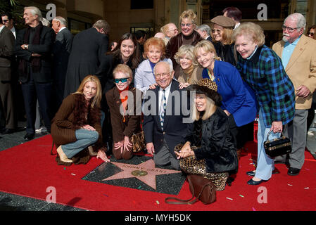 Johnny Grant erhielt einen Stern auf dem Hollywood Walk of Fame am Hollywood Walk of Fame sein 40-jähriges Bestehen hat und Hollywood hat sein 115-jähriges Bestehen. Viele Stars wie Danica McKellar, Angie Dickinson, Janet Leigh, Florence Henderson und Rhonda Flemming waren anwesend. 1. Februar 2002. - GrantJohnny Holl Frauen 06. jpgGrantJohnny Holl Frauen 06 Veranstaltung in Hollywood Leben - Kalifornien, Red Carpet Event, USA, Filmindustrie, Prominente, Fotografie, Bestof, Kunst, Kultur und Unterhaltung, Topix prominente Mode, Besten, Hollywood Leben, Event in Hollywood Life-Ca Stockfoto