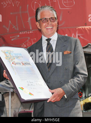 George Hamilton geehrt mit einem Stern auf dem Hollywood Walk of Fame in Los Angeles. Mit der Plakette - jpgHamiltonGeorge HamiltonGeorge 14. 14 Veranstaltung in Hollywood Leben - Kalifornien, Red Carpet Event, USA, Filmindustrie, Prominente, Fotografie, Bestof, Kunst, Kultur und Unterhaltung, Topix prominente Mode, Besten, Hollywood Leben, Event in Hollywood Leben - Kalifornien, Film Stars, TV Stars, Musik, Promis, Topix, Bestof, Kunst, Kultur und Unterhaltung, Fotografie, Anfrage tsuni@Gamma-USA.com, Kredit Tsuni/USA, ausgezeichnet mit einem Stern auf dem Hollywood Walk Stockfoto