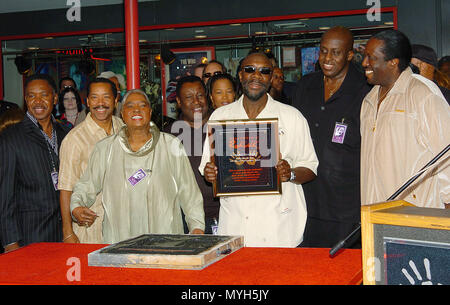 Isaac Hayes war in die Hollywood Rockwalk im Guitar Center in Los Angeles eingesetzt. November 4, 2004. - HayesIsaac Drucken Freunde 01. jpgHayesIsaac Drucken Freunde 01 Veranstaltung in Hollywood Leben - Kalifornien, Red Carpet Event, USA, Filmindustrie, Prominente, Fotografie, Bestof, Kunst, Kultur und Unterhaltung, Topix prominente Mode, Besten, Hollywood Leben, Event in Hollywood Leben - Kalifornien, Film Stars, TV Stars, Musik, Promis, Topix, Bestof, Kunst, Kultur und Unterhaltung, Fotografie, Anfrage tsuni@Gamma-USA.com, Kredit Tsuni/USA, Geehrt wit Stockfoto