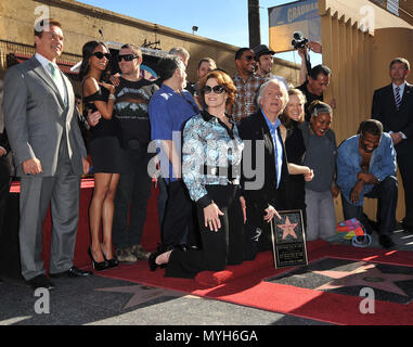 James Cameron cast Avatar Zoe Saldana Sam Worthington + Arnold Schwarzenegger Sigourney Weaver - James Cameron geehrt mit einem Stern auf dem Hollywood Walk of Fame in Los Angeles. Der Stern ist vor dem ägyptischen Theater. James Cameron cast Avatar 21 Veranstaltung in Hollywood Leben - Kalifornien, Red Carpet Event, USA, Filmindustrie, Prominente, Fotografie, Bestof, Kunst, Kultur und Unterhaltung, Topix prominente Mode, Besten, Hollywood Leben, Event in Hollywood Leben - Kalifornien, Film Stars, TV Stars, Musik, Promis, Topix, Bestof, Kunst, Kultur und Unterhaltung, Phot Stockfoto