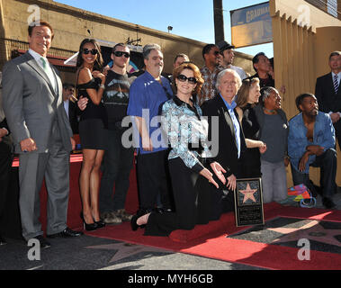 James Cameron cast Avatar Zoe Saldana Sam Worthington + Arnold Schwarzenegger Sigourney Weaver - James Cameron geehrt mit einem Stern auf dem Hollywood Walk of Fame in Los Angeles. Der Stern ist vor dem ägyptischen Theater. James Cameron cast Avatar 22 Veranstaltung in Hollywood Leben - Kalifornien, Red Carpet Event, USA, Filmindustrie, Prominente, Fotografie, Bestof, Kunst, Kultur und Unterhaltung, Topix prominente Mode, Besten, Hollywood Leben, Event in Hollywood Leben - Kalifornien, Film Stars, TV Stars, Musik, Promis, Topix, Bestof, Kunst, Kultur und Unterhaltung, Phot Stockfoto