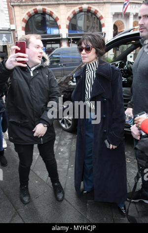 London, UK, 20. Februar 2018: Camila Cabello gesehenes Verlassen Global Media in London Stockfoto