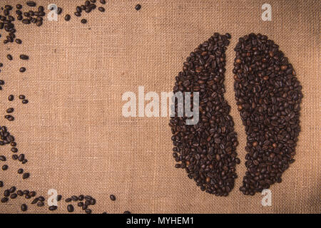 Portrait gerösteten Kaffee Form Beans Draufsicht auf die Textilindustrie Stockfoto